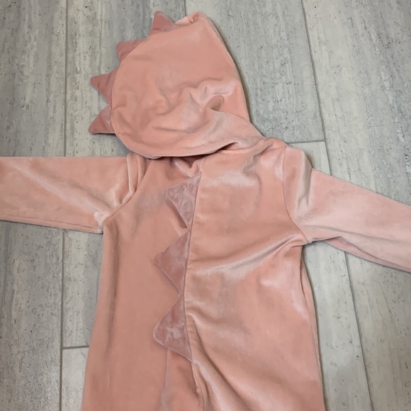 🌺 4/$20 🌺 6-9 month Old Navy Dino sleeper - Picture 6 of 6